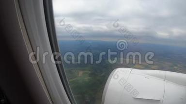 从风景的乘客飞机的窗户看风景